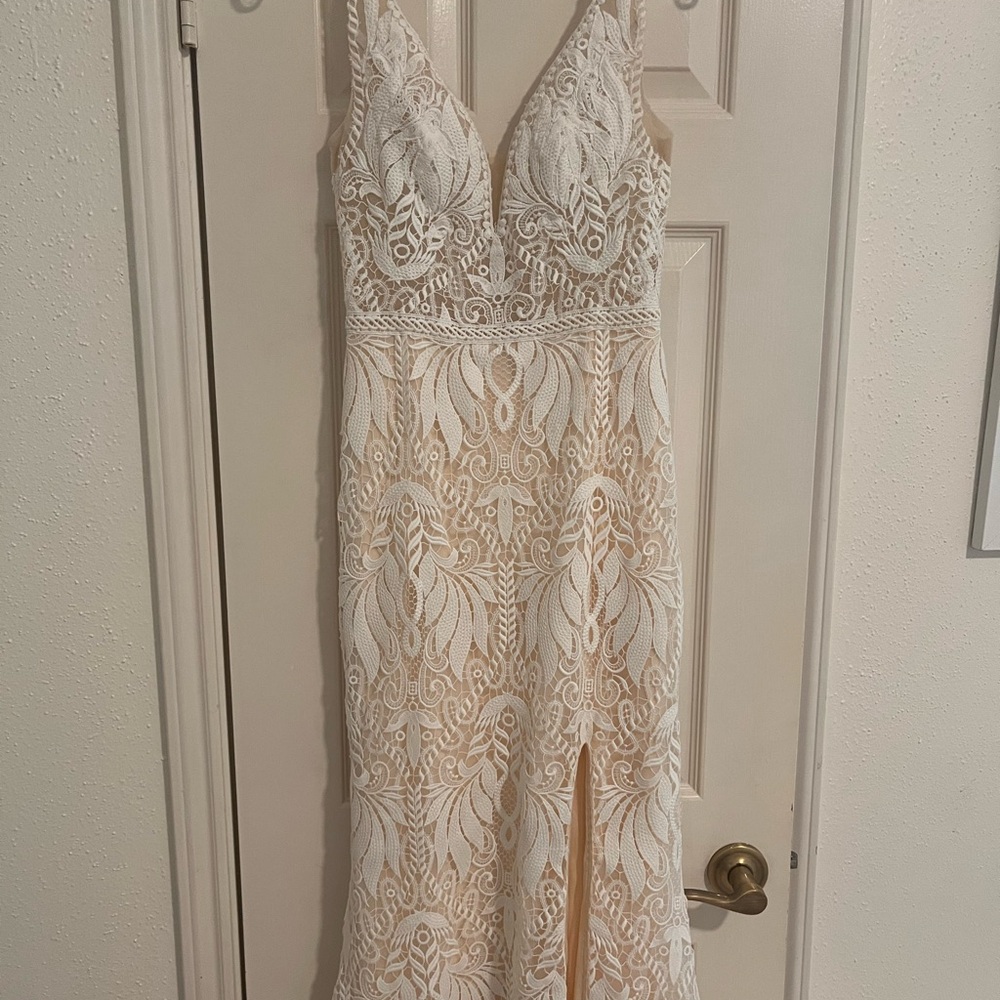 Elegant Lace Sleeveless Dress